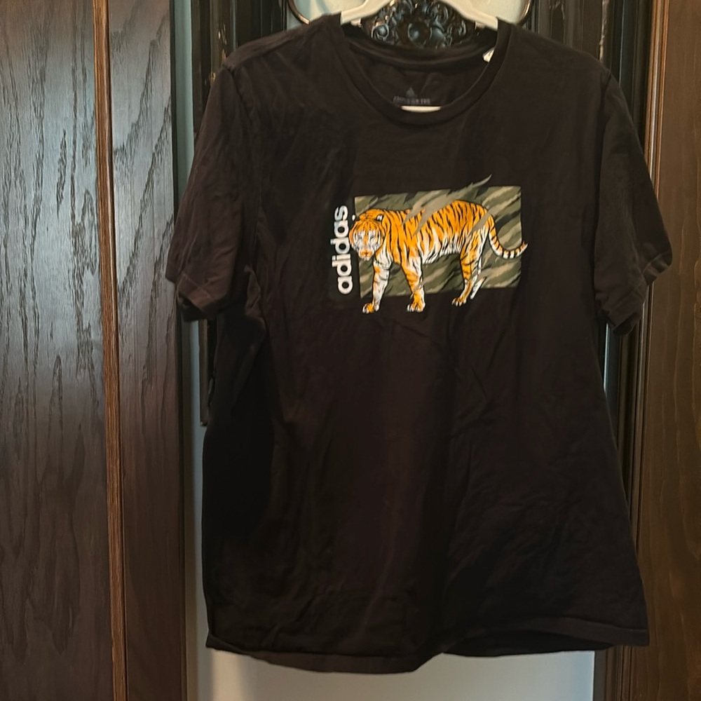 XL Adidas men’s camo tiger on the front black short sleeve.